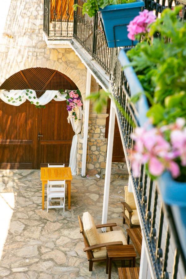 Annemin Harabesi Otel Çeşme Esterno foto