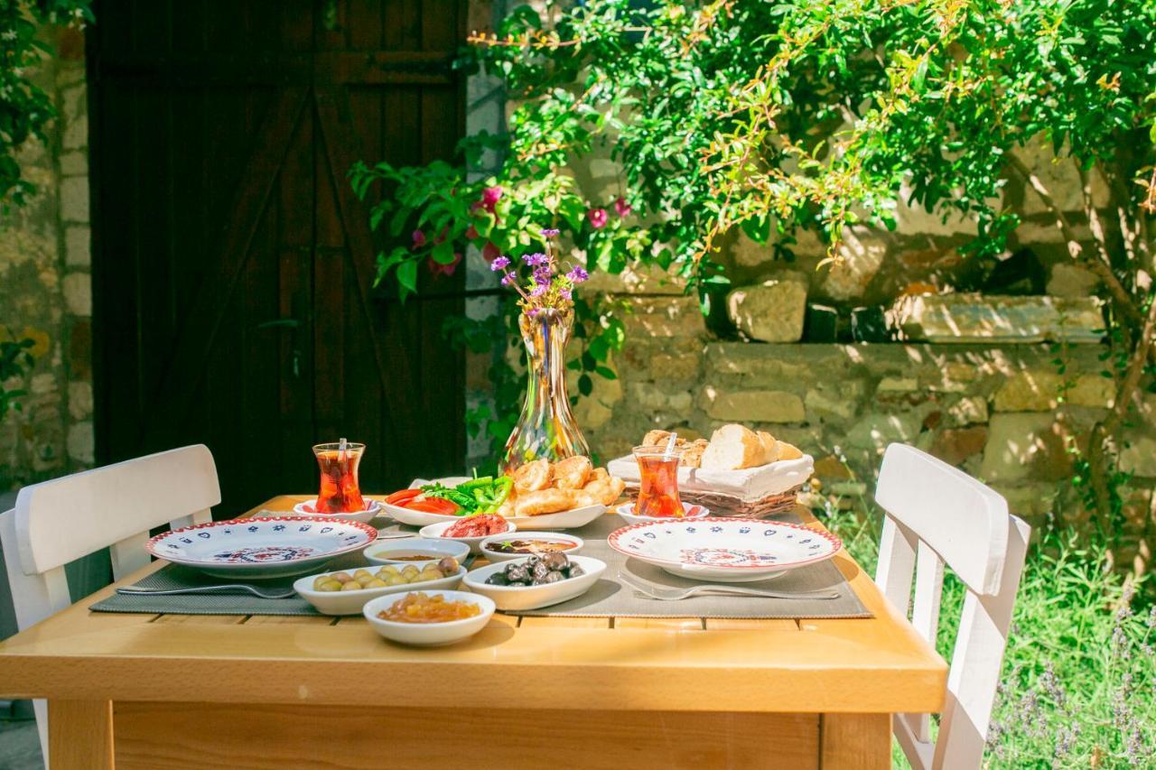 Annemin Harabesi Otel Çeşme Esterno foto